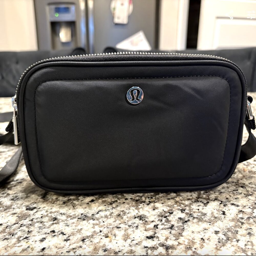 Lululemon Crossbody Camera Bag 2L